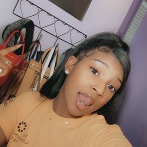 Meet your Posher, Kayla